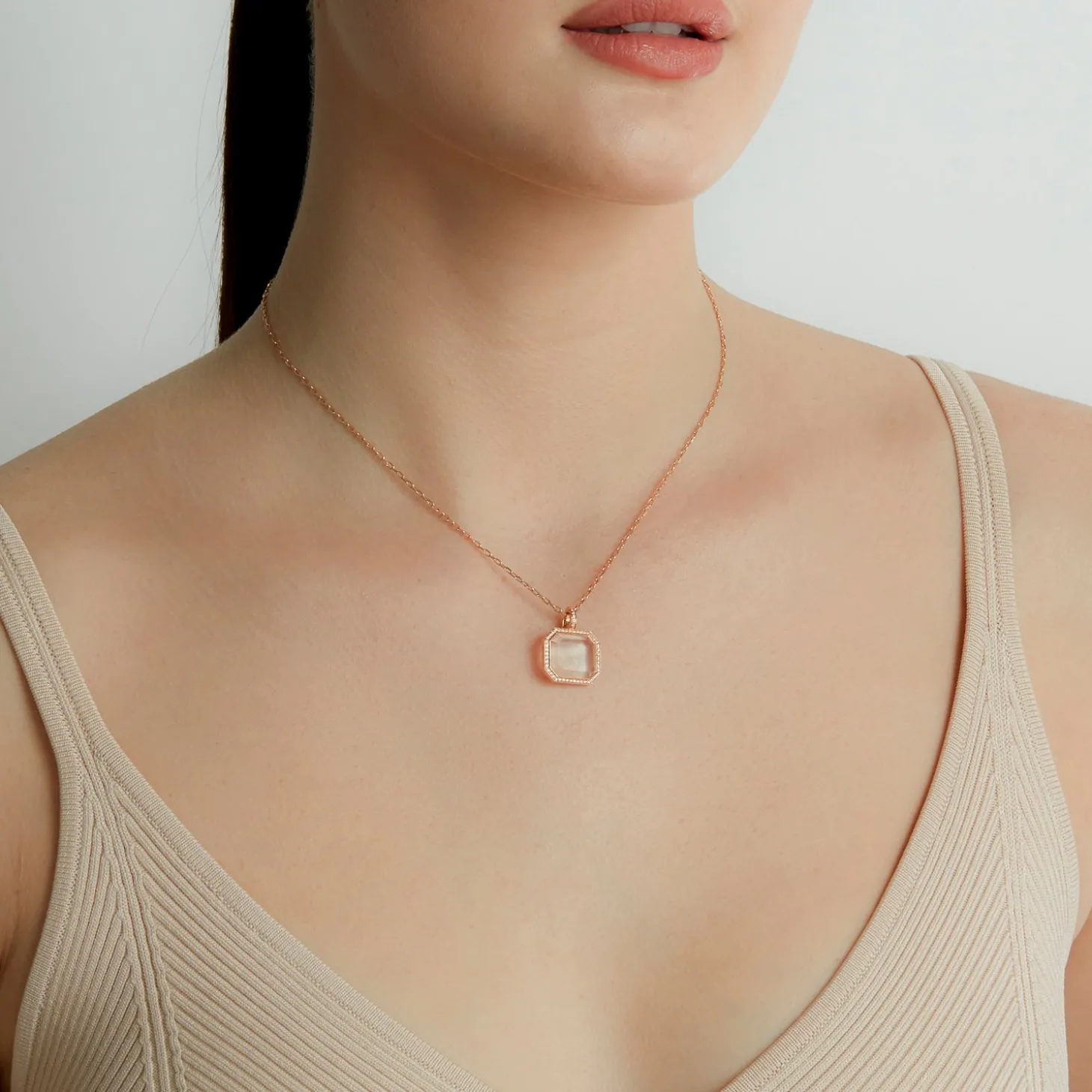 BELL 18K, DIAMOND AND ROCK CRYSTAL CHARM