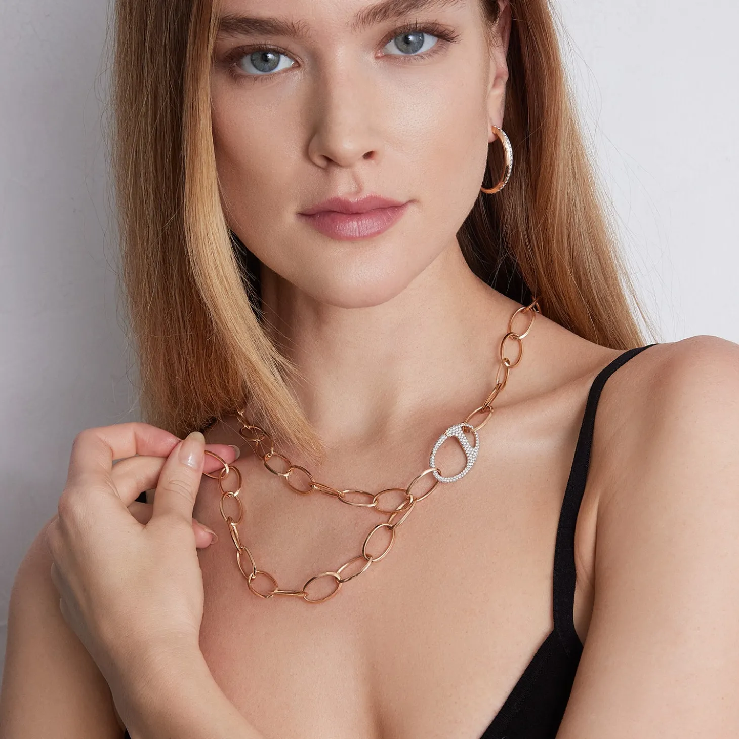 GARNETT 18K GOLD AND DIAMOND LARGE OVAL LINK NECKLACE