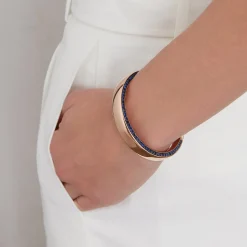 LYTTON 18K GOLD AND BLUE SAPPHIRE EDGE BOMBE BANGLE BRACELET