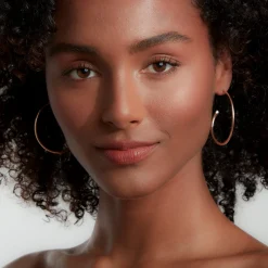 THOBY 18K AND SINGLE DIAMOND TUBULAR HOOP EARRING