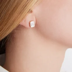 THOBY 18K GOLD AND DIAMOND ILLUSION SET STUD EARRINGS